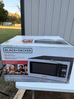 BLACK+DECKER 2.2 Cu Ft Microwave EM262AMY-PHB 1200W Sensor Cooking Stainless New
