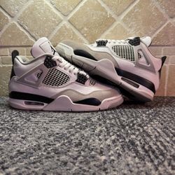 -Jordan 4 “Military black” -Size 8M -Og all -Used 