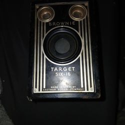 KODAK BROWNIE VINTAGE CAMERA 