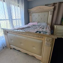 Elegant Bedroom Set 