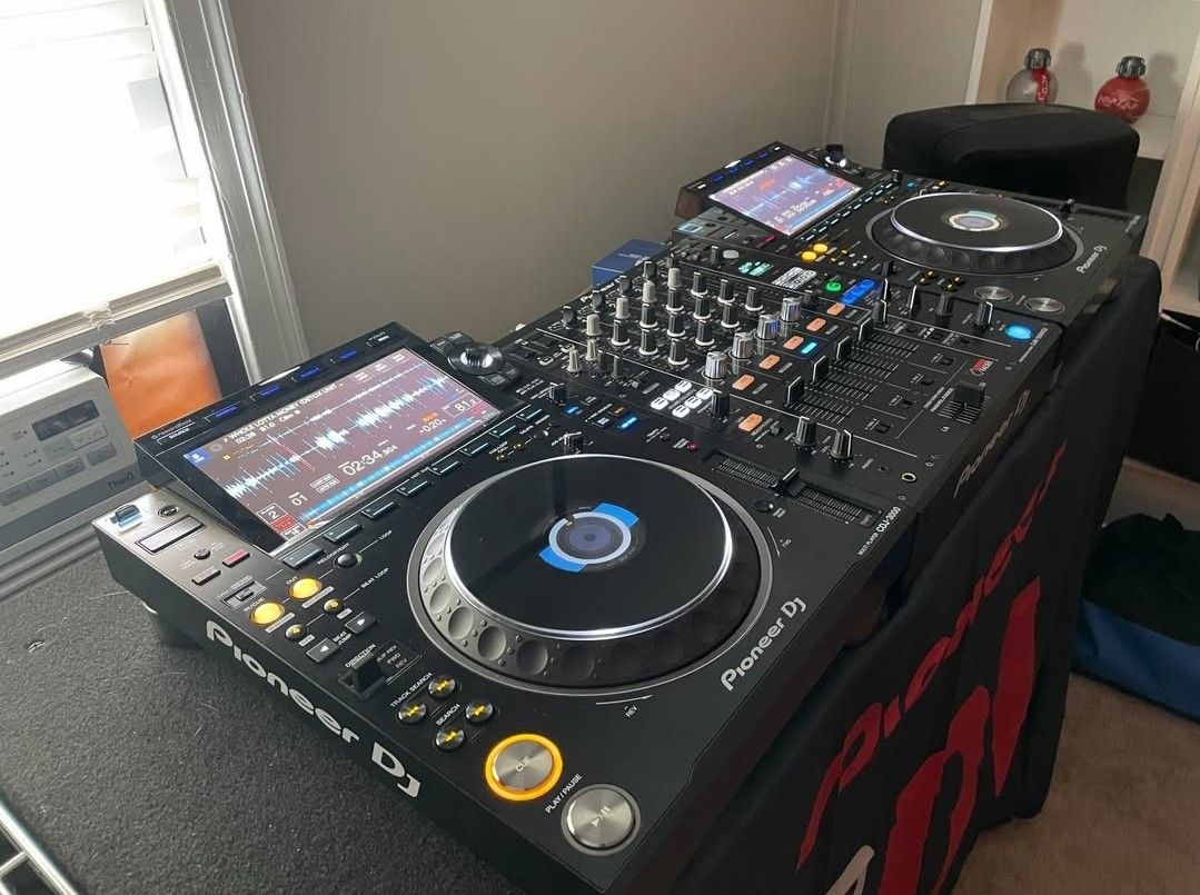 Pair of Pioneer CDJ 3000 and DJM900NXS2