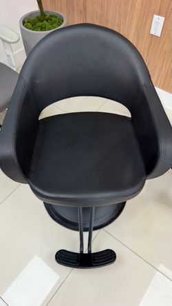 Brand New Professional Hydraulic Salon Styling Chair – $220