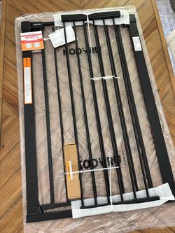 Kodyru 43” extra tall safety gate fits spaces 29.7” to 45.2”