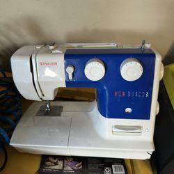 Singer Sewing Machine 