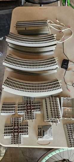 Lionel Fastrack track lot O guage train