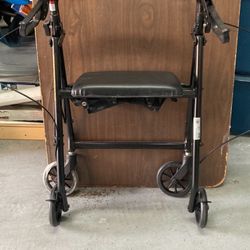 Drive Medical Rollator Walker With Seat (GREAT CONDITION)