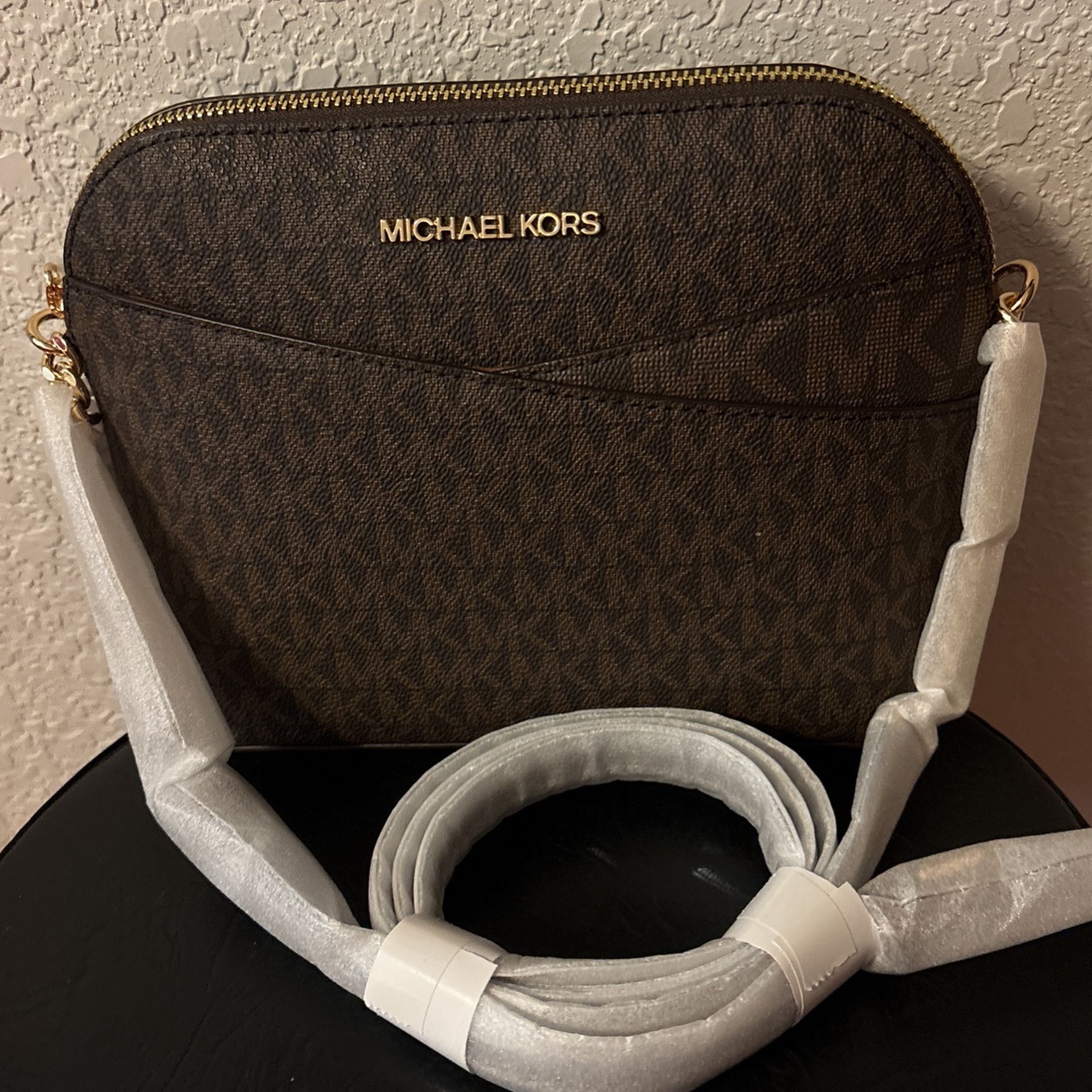 MK  Jet Set Medium Dome