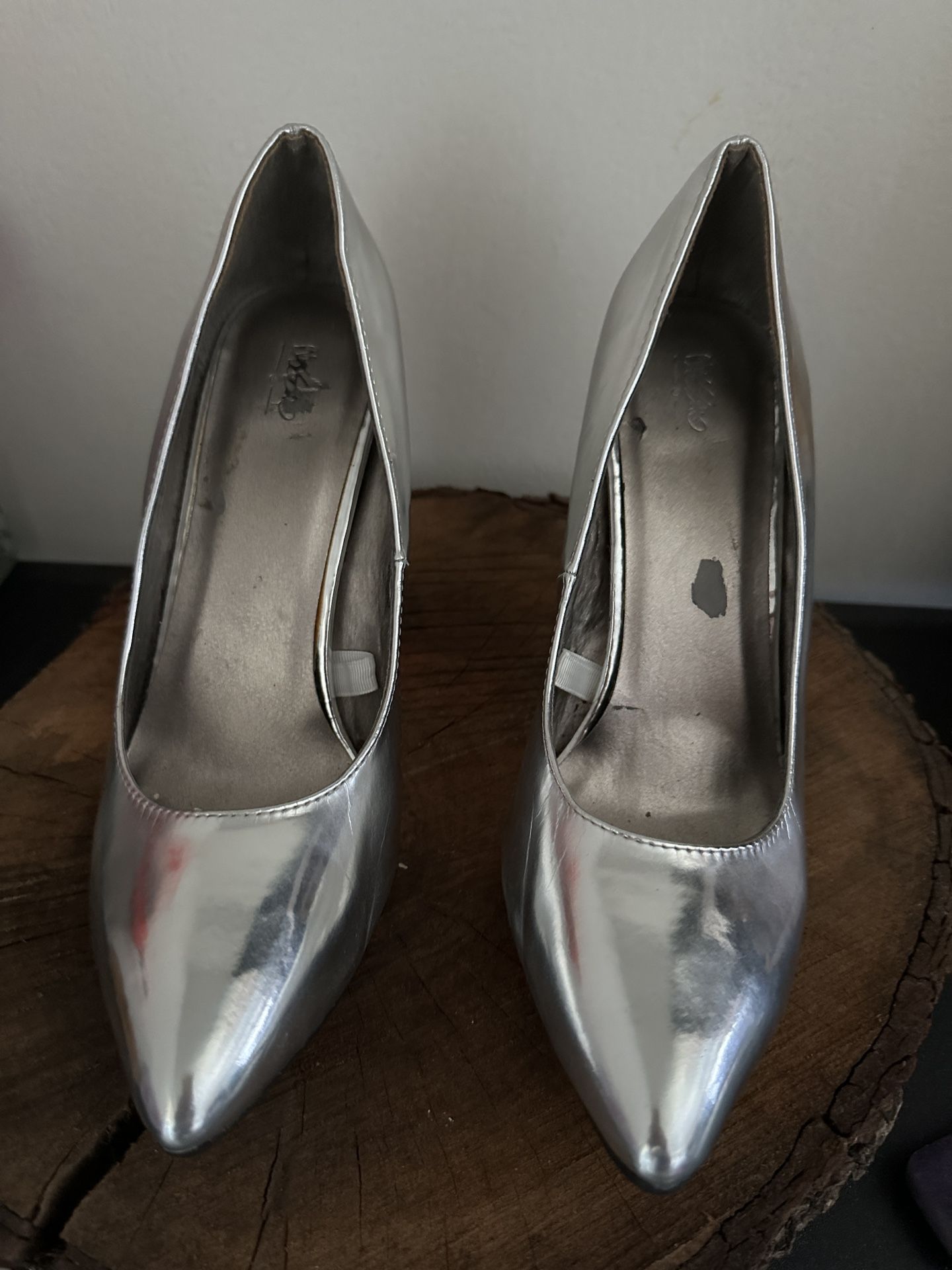 Like New Silver metallic heels 