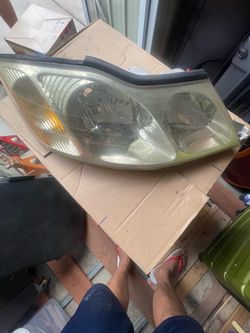 Toyota avalon headlight (rightside)