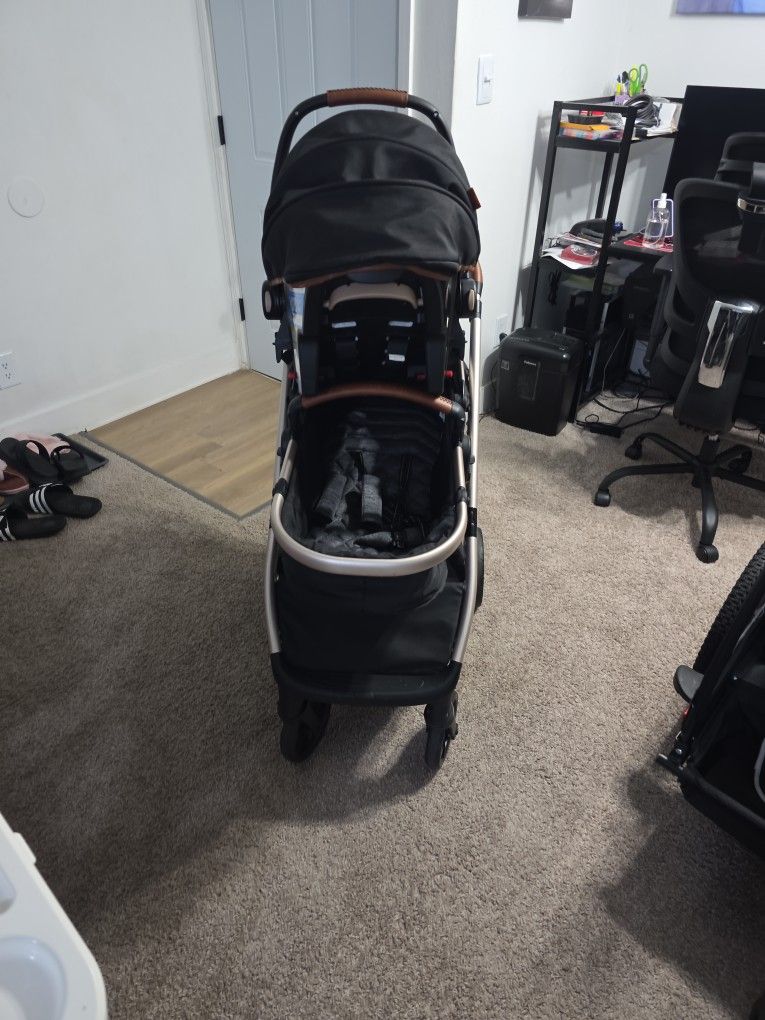 Baby Stroller Only 3 Time Use Have New One