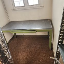 1960's Mode Maker Table 