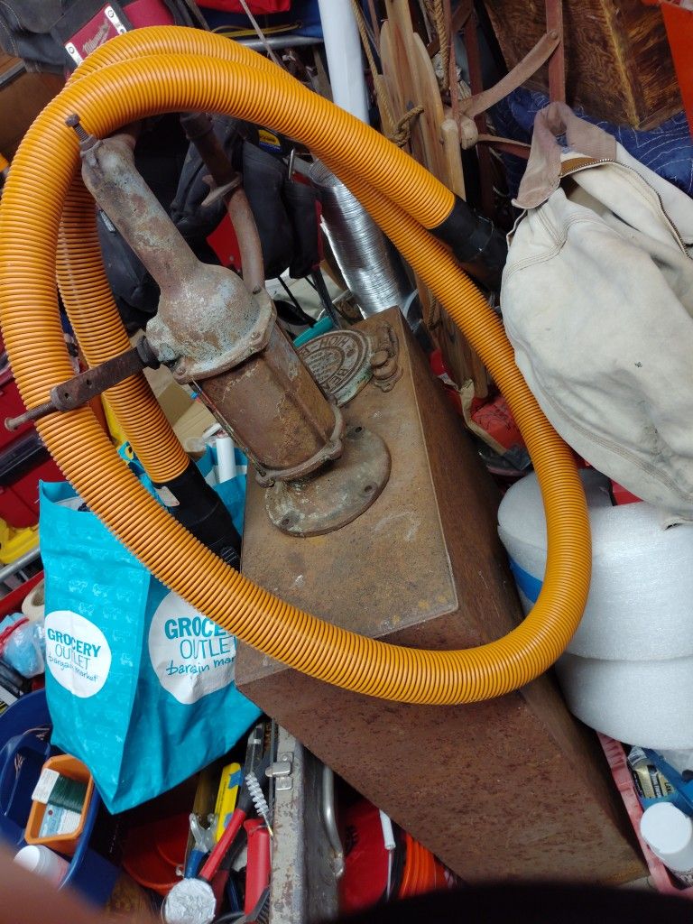 BENNETT OLD SCHOOL OIL PUMP 