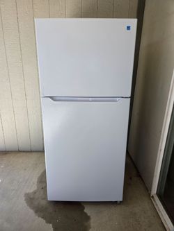 White Top-Freezer Refrigerator Energy Star