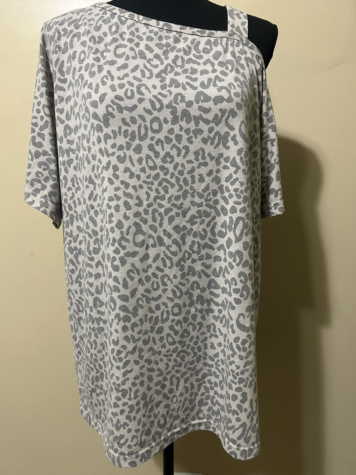 2 Womens Shirts 2XL