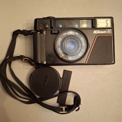 Nikon L35 AF FILM Point and Shoot Camera. 