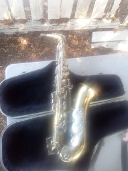 Buescher Alto Saxophone....Buescher Saxofón Alto