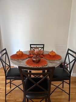 Round Dining Table with 4 Chairs