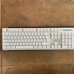 RedThunder K10 Wireless Gaming Keyboard Rechargeable 3000mAh 2.4G LED -  WHITE for Sale in Beaumont, CA - OfferUp