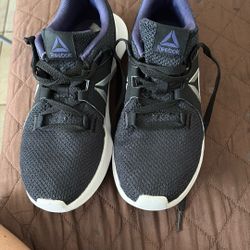 Women Shoes Size 6 Color Black And Purple  In Good Condition