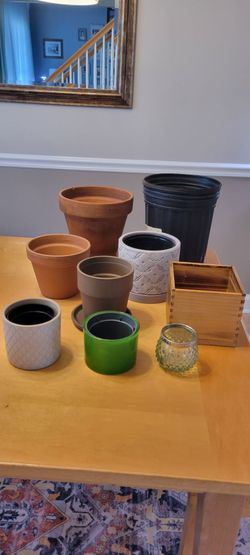Plant pots - various sizes and colors!