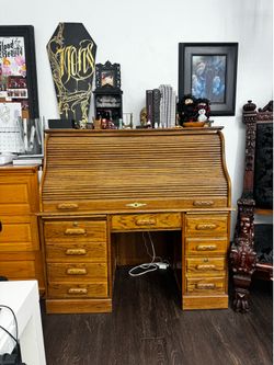 Roll top desk