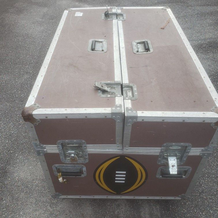 Music Equipment Storage/chest With Wheels