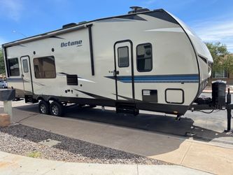 2018 Jayco Octane T30F Toyhauler– Clean Title – Dual A/C & Onan 5500 Generator