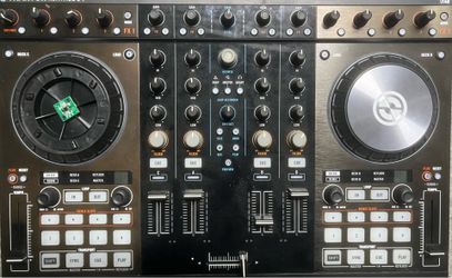 Traktor Kontrol S4 DJ Controller