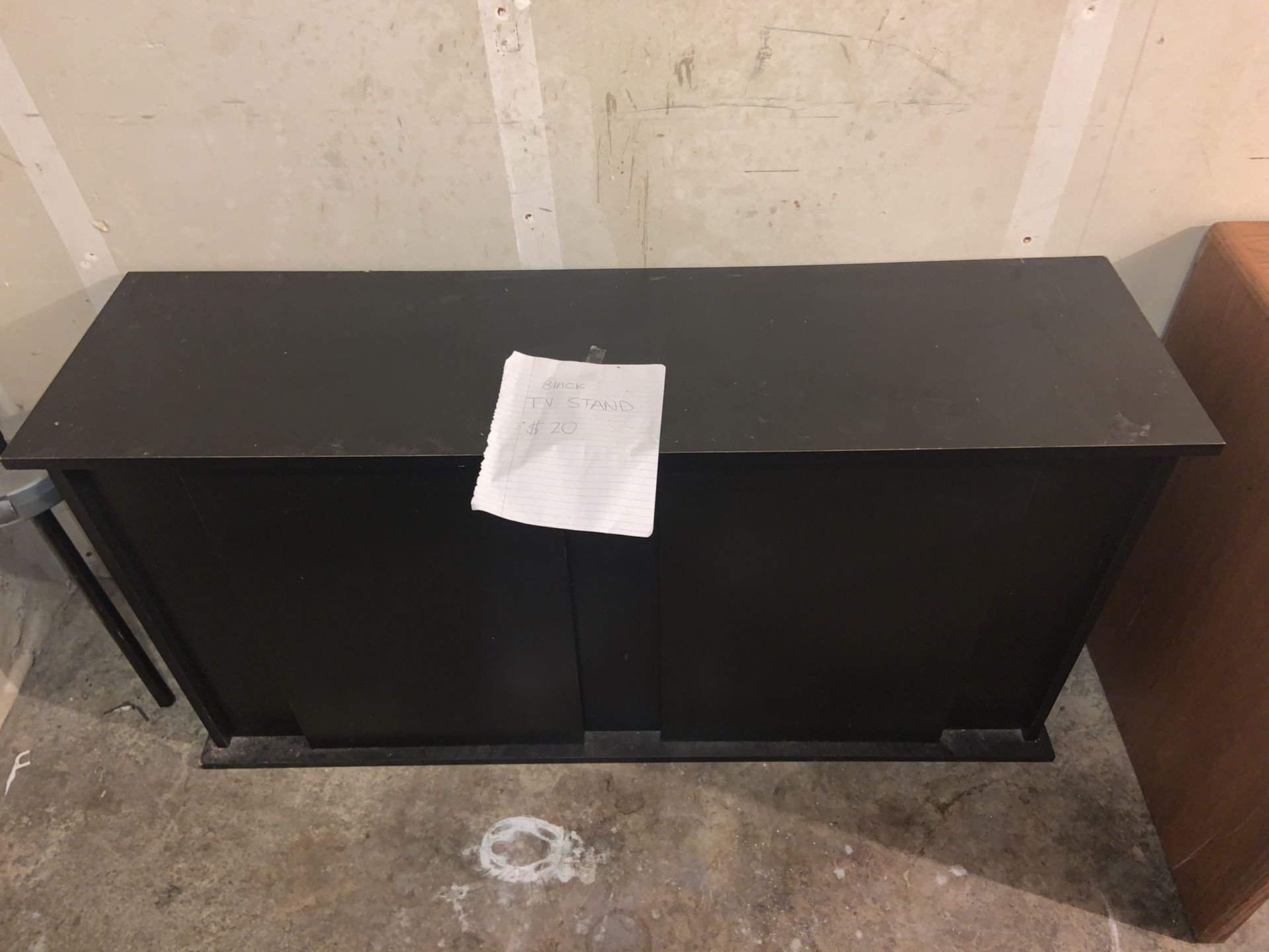 BLACK TV STAND
