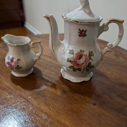 Golden Crown Fine Bone China Teapot With Pink Roses & Gold Trim