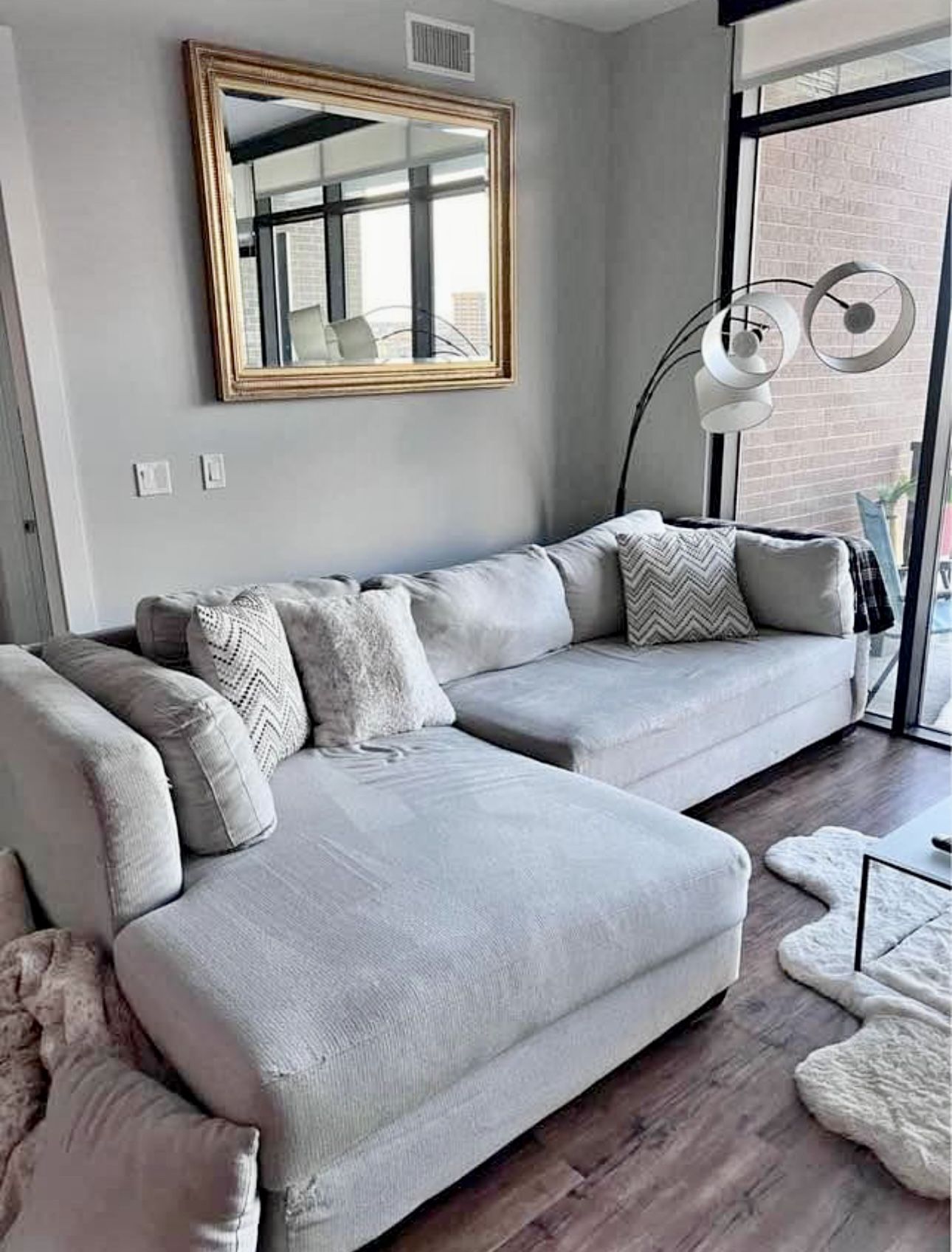 🚚 FREE DELIVERY ! Beautiful White Sectional Sofa w/ Chaise