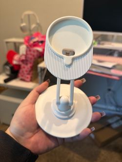 Phone holder for circle charging