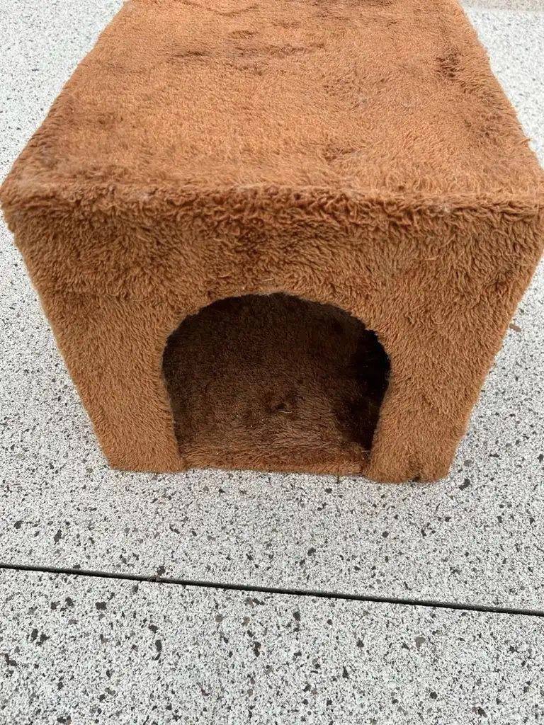 Soft, Clean, Carpeted Cat-House With Carpeted Perching-Roof