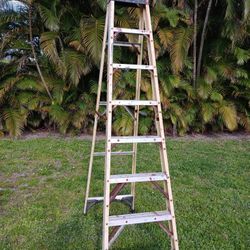 Husky 8 Foot Fiberglass Step Ladder 