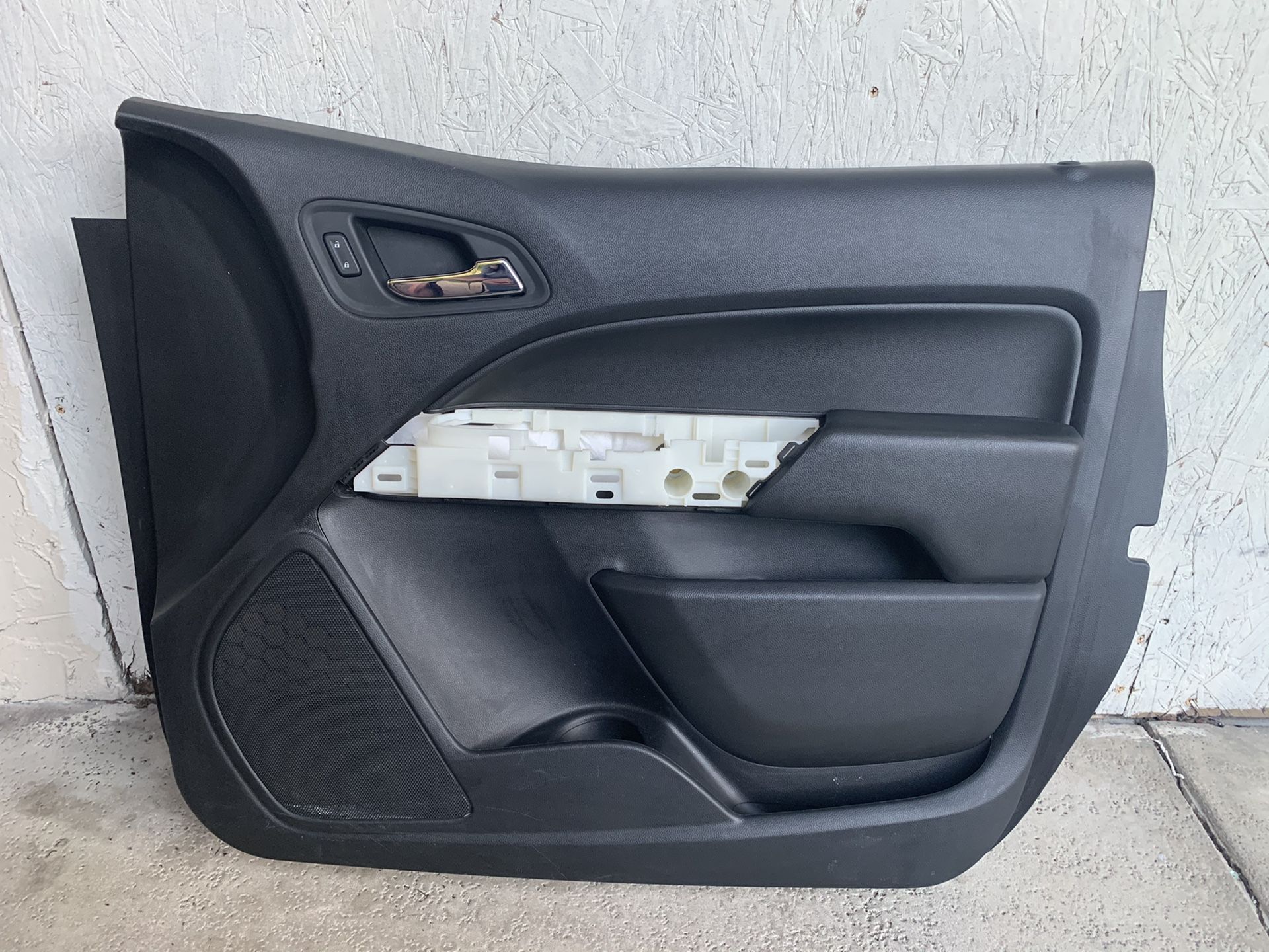 2016 ,2017 ,2018,2019 Chevrolet Colorado Passenger Rl door panel