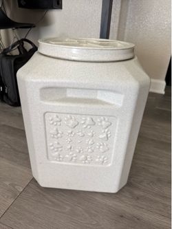 30 lb pet food storage container