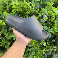 Adidas Yeezy Slide “Onyx”🖤