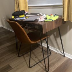 Desk And Chair 
