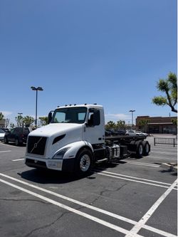 2023 Volvo vnr300
