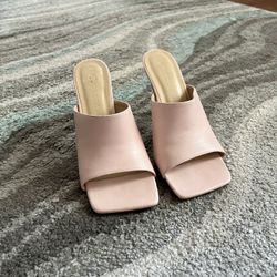 Cute High Heel- Size 6