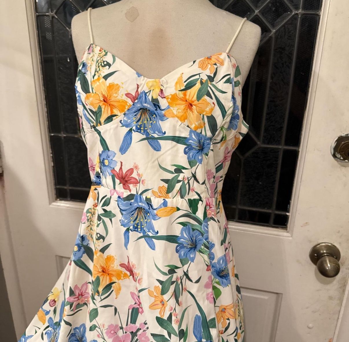 Pretty white floral print midi dress with a flowy silhouette #floraldress