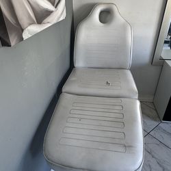 🪑 Salon / Spa Adjustable Chair – Great for Beauty Services