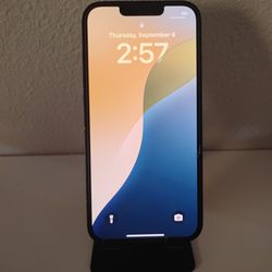 iPhone 13 (For Parts)(READ DESCRIPTION)