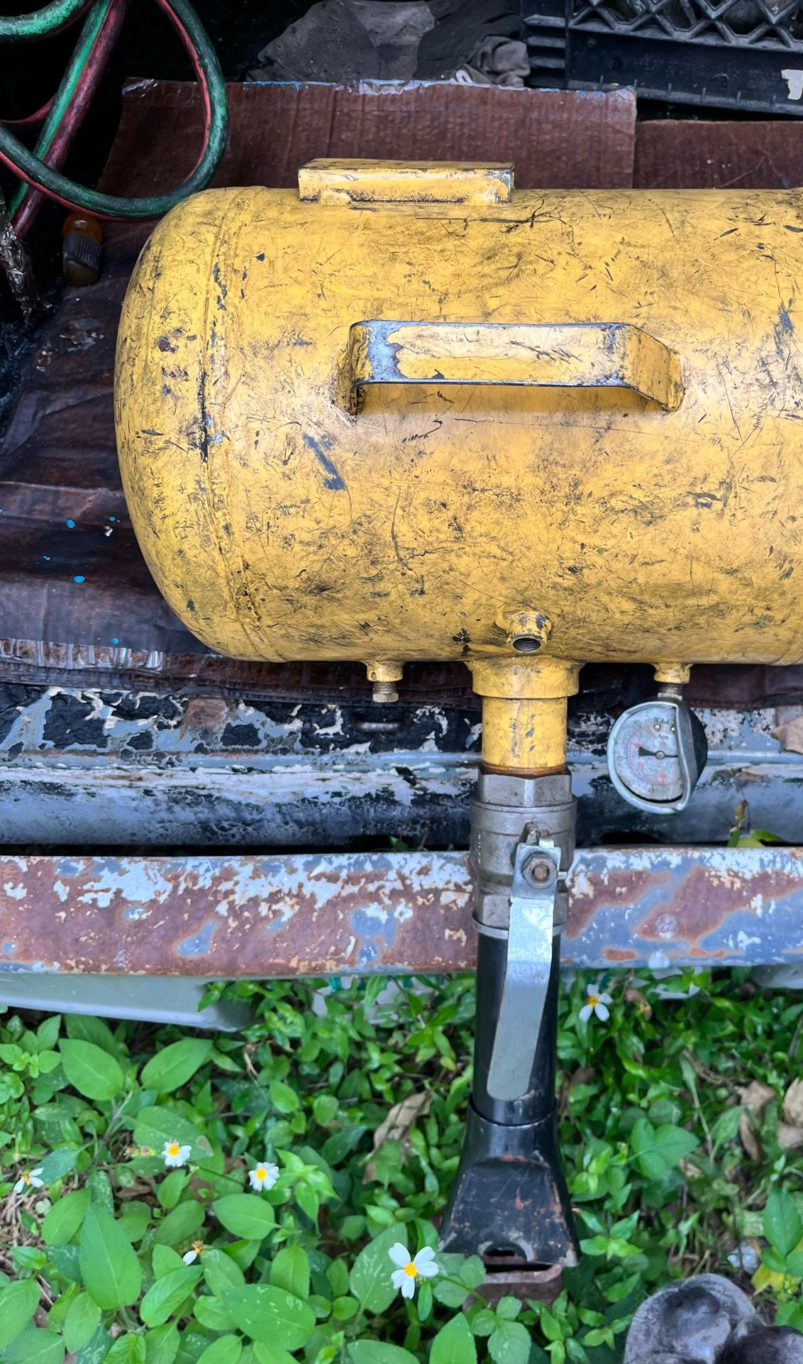 Yellow Air Tank Called A Cheetah