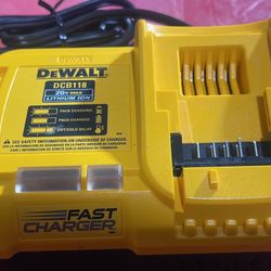 DeWalt Fast Charger DCB118