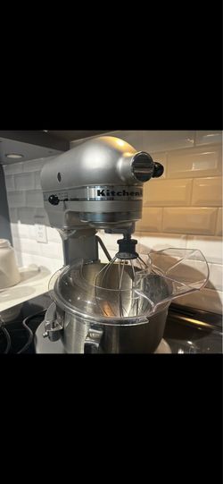 Selling a Kitchen Aid Mixer 4.5QT $200 OBO