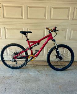 Specialized Stump jumper medium 26 upgraded in excellent condition dual suspension mountain bike