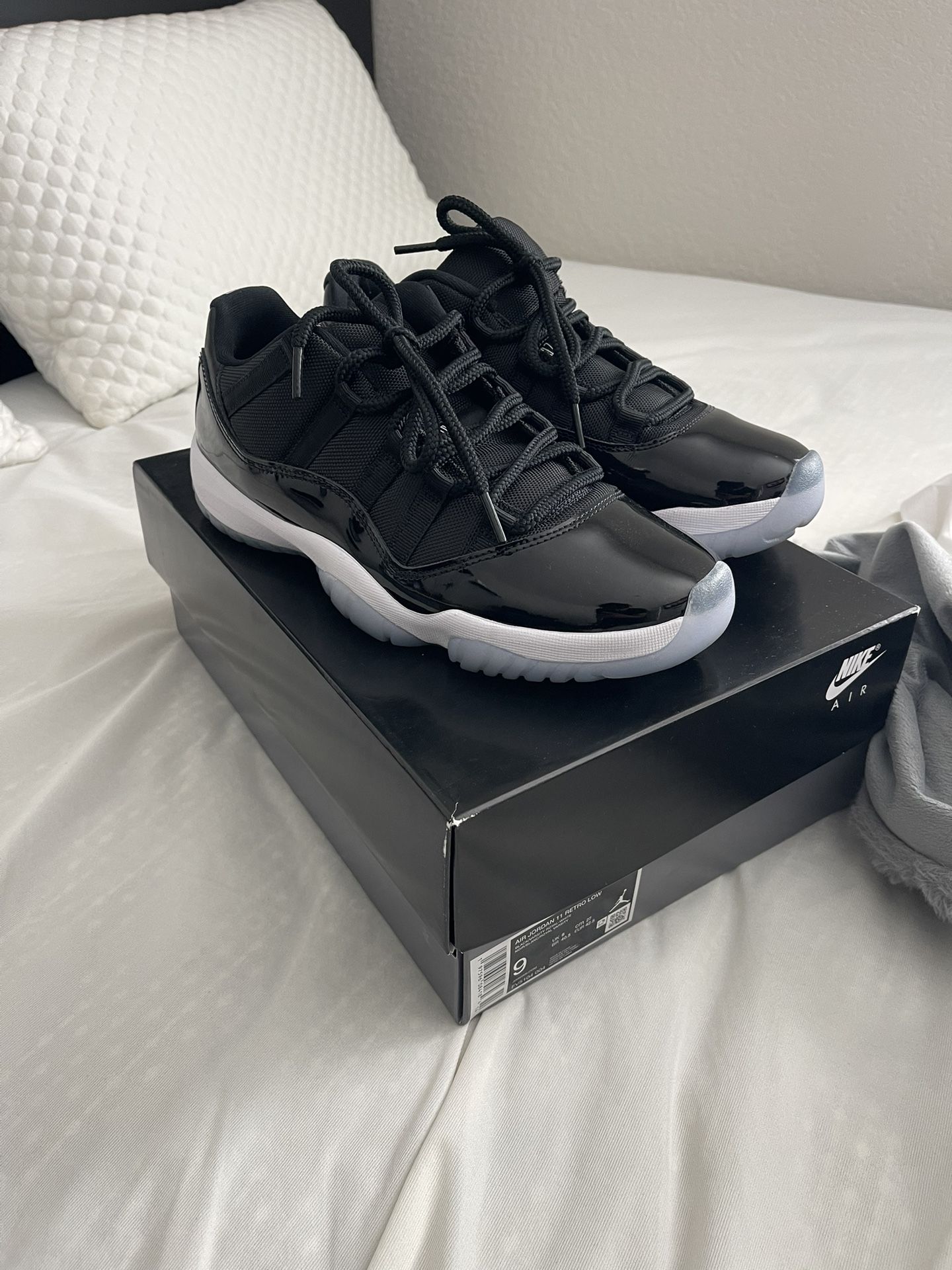 Jordan 11 Space Jam Low Size 9
