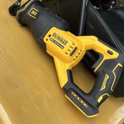 Dewalt Saw - DCS382
