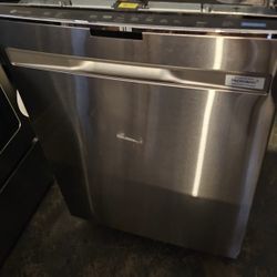 GE STAINLESS STEEL DISHWASHER WITH INTERIOR STAINLESS STEEL TOO AND 3 RACKS.....$ 200